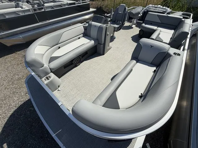 Slide: The Image of Tahoe Sport 85 - 21 Rear Fish 2026 - 3