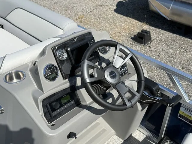 Slide: The Image of Tahoe Sport 85 - 21 Rear Fish 2026 - 4