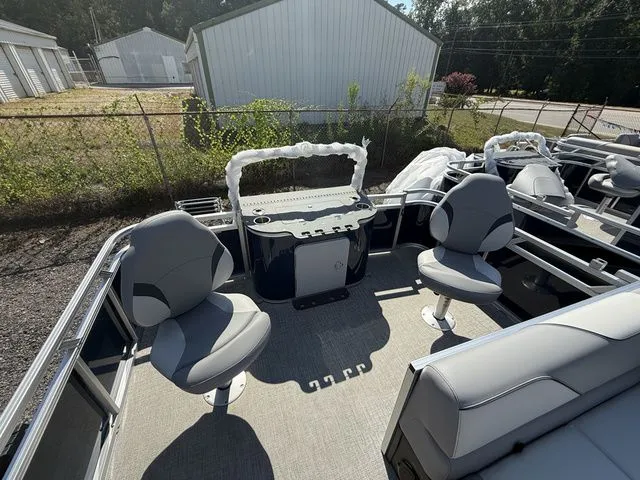 Slide: The Image of Tahoe Sport 85 - 21 Rear Fish 2026 - 7