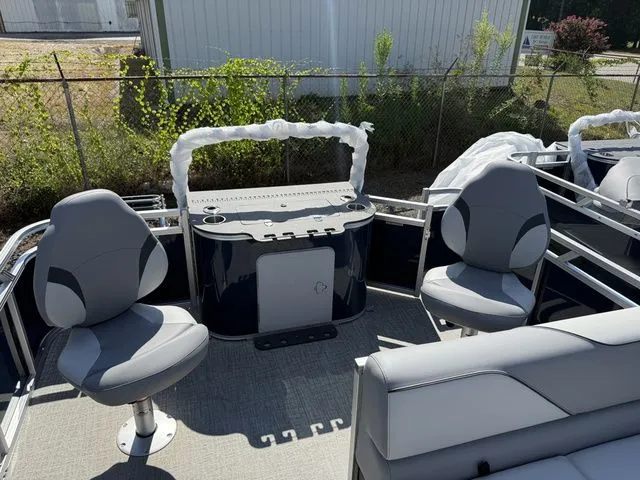 Slide: The Image of Tahoe Sport 85 - 21 Rear Fish 2026 - 8