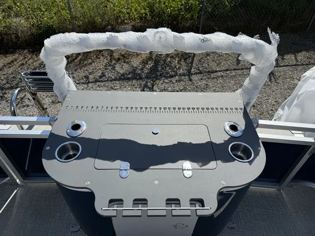 Slide: The Image of Tahoe Sport 85 - 21 Rear Fish 2026 - 9