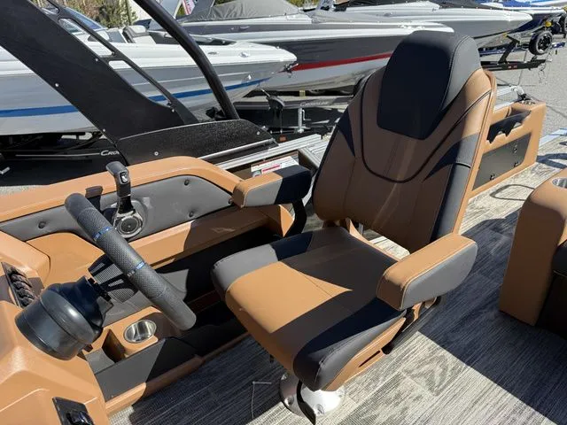 Slide: The Image of Tahoe LTZ - 23 FT Versatile Rear Bench PP 2026 - 11