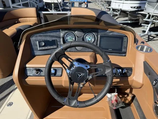 Slide: The Image of Tahoe LTZ - 23 FT Versatile Rear Bench PP 2026 - 12