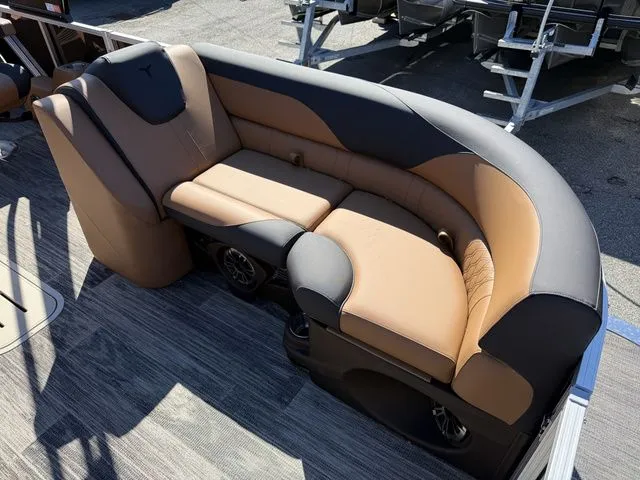 Slide: The Image of Tahoe LTZ - 23 FT Versatile Rear Bench PP 2026 - 13