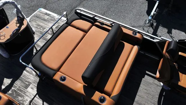 Slide: The Image of Tahoe LTZ - 23 FT Versatile Rear Bench PP 2026 - 4