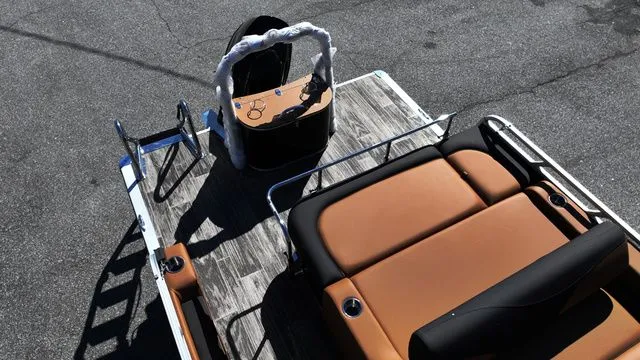 Slide: The Image of Tahoe LTZ - 23 FT Versatile Rear Bench PP 2026 - 5