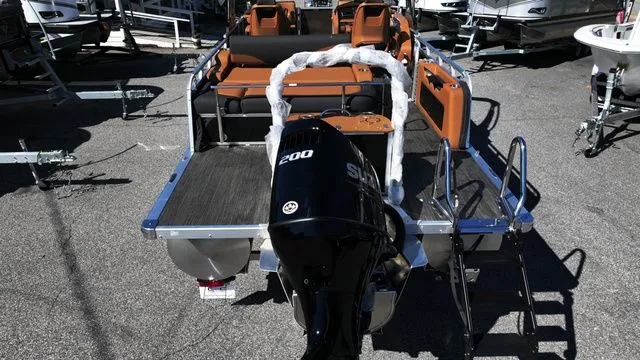 Slide: The Image of Tahoe LTZ - 23 FT Versatile Rear Bench PP 2026 - 6