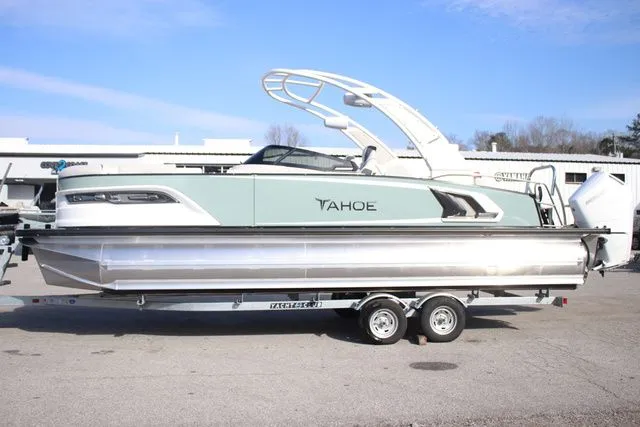 Slide: The Image of Tahoe Grand Tahoe LTD Flex Lounge Windshield 2026 - 4