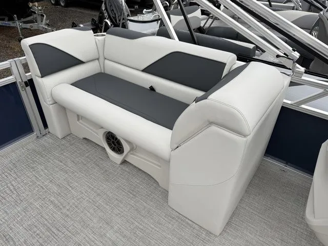 Slide: The Image of Tahoe Sport Quad Lounge - 21 FT 2026 - 11