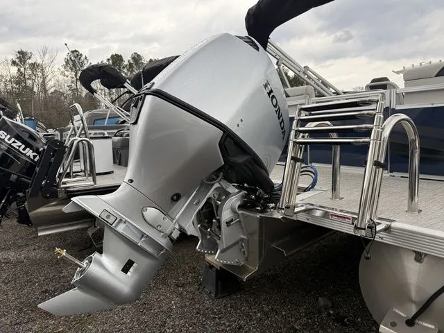 Slide: The Image of Tahoe Sport Quad Lounge - 21 FT 2026 - 14