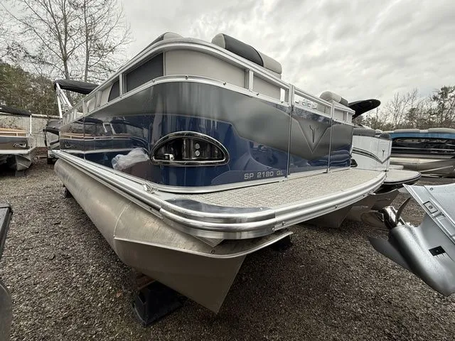 Slide: The Image of Tahoe Sport Quad Lounge - 21 FT 2026 - 16