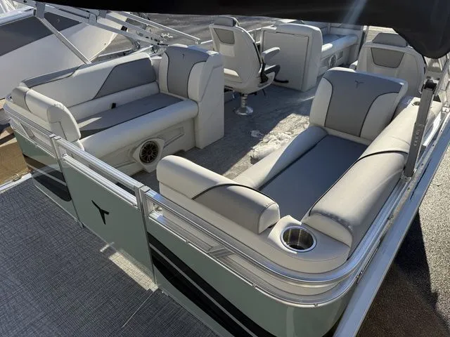 Slide: The Image of Tahoe Sport Quad Lounge - 21 FT 2026 - 11