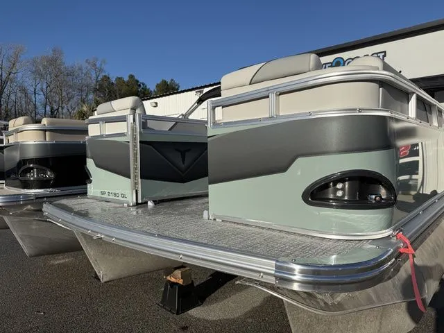 Slide: The Image of Tahoe Sport Quad Lounge - 21 FT 2026 - 3