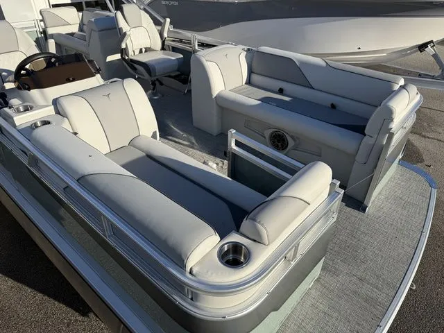 Slide: The Image of Tahoe Sport Quad Lounge - 21 FT 2026 - 4