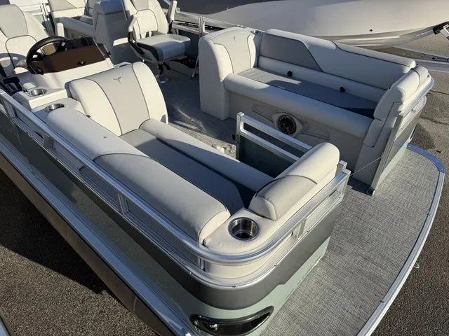 Slide: The Image of Tahoe Sport Quad Lounge - 21 FT 2026 - 5