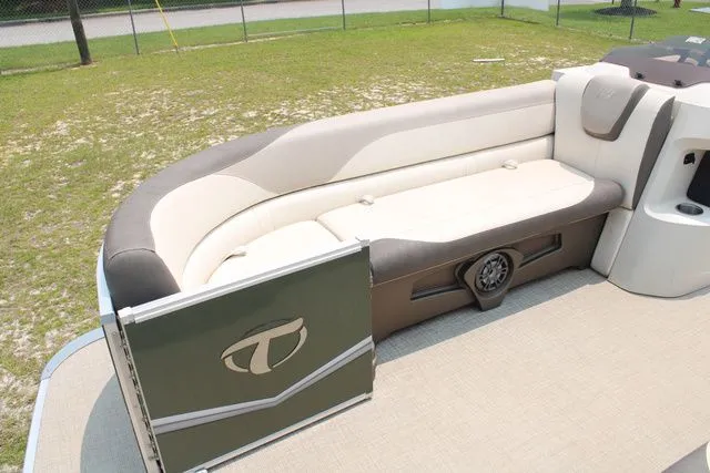 Slide: The Image of Tahoe LTZ Cruise 24' 2021 - 4