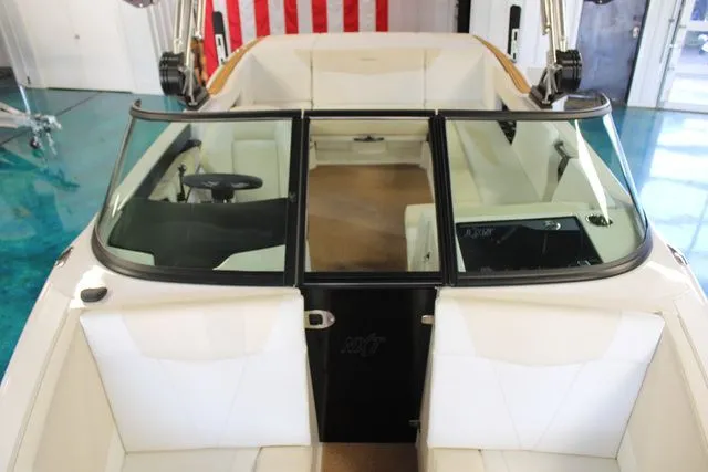 Slide: The Image of MasterCraft NXT22 2024 - 18