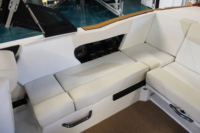 Slide: The Image of MasterCraft NXT22 2024 - 35
