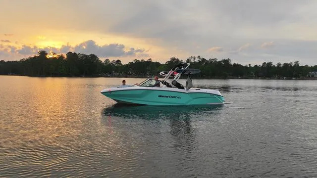 Slide: The Image of MasterCraft NXT22 2024 - 4