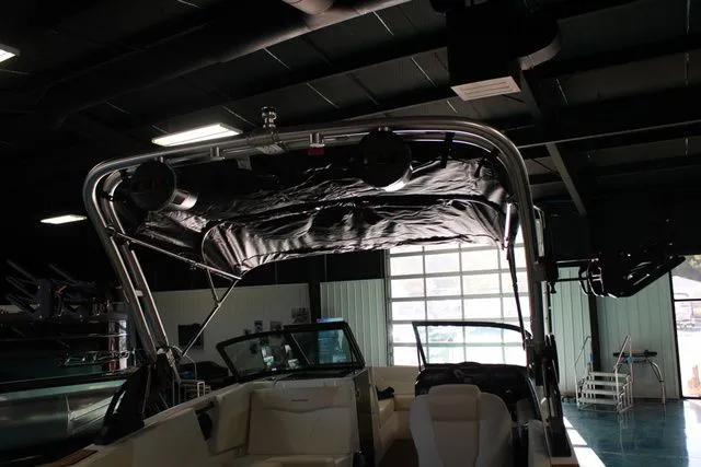 Slide: The Image of MasterCraft NXT22 2024 - 44