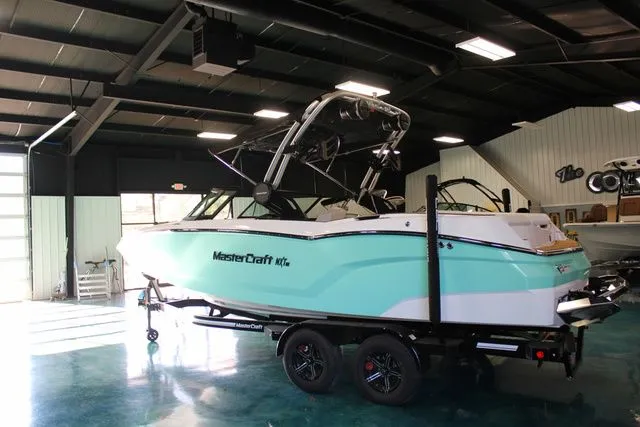 Slide: The Image of MasterCraft NXT22 2024 - 47