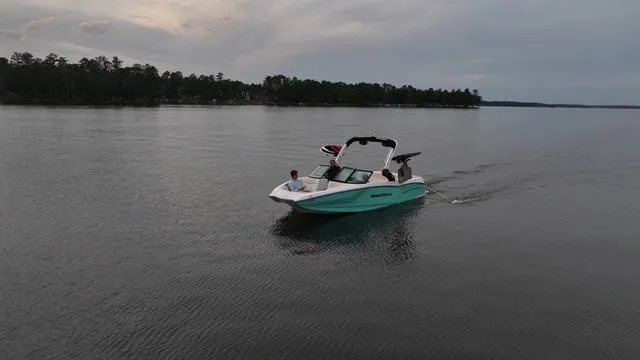 Slide: The Image of MasterCraft NXT22 2024 - 48