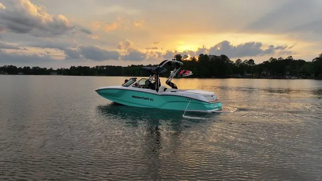 Slide: The Image of MasterCraft NXT22 2024 - 5