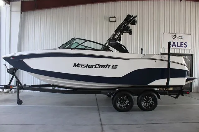 The Image of MasterCraft XT Series XT22 2025 - 1