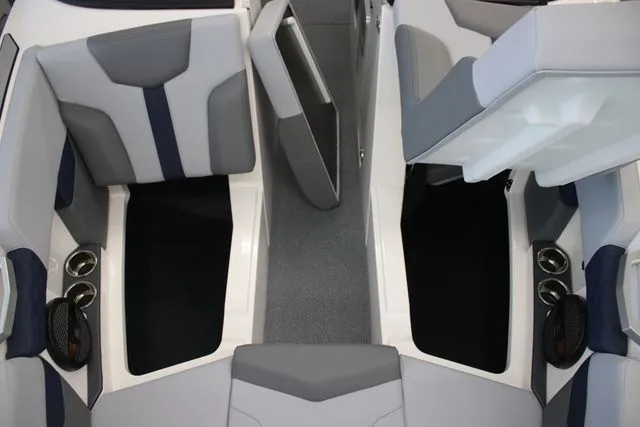 Slide: The Image of MasterCraft XT Series XT22 2025 - 10