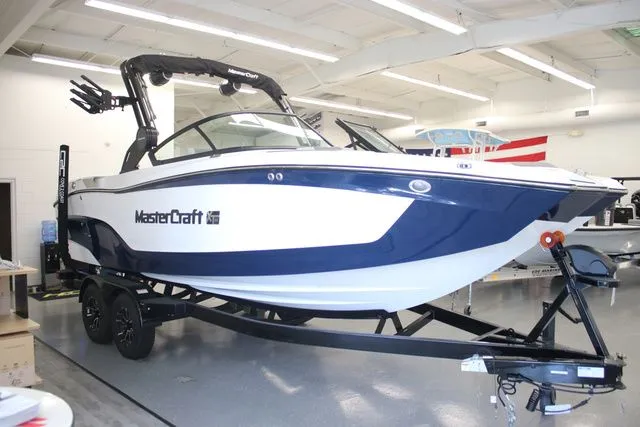 Slide: The Image of MasterCraft XT Series XT22 2025 - 8