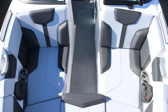 Slide: The Image of MasterCraft XT Series XT24 2025 - 18