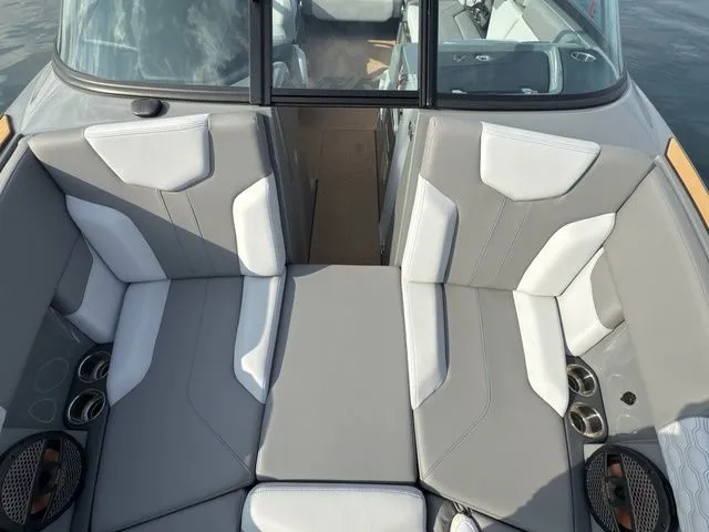 Slide: The Image of MasterCraft XT22 2023 - 11