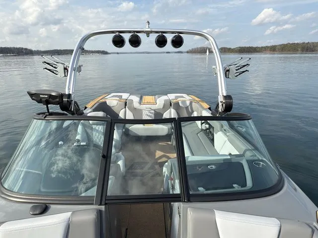 Slide: The Image of MasterCraft XT22 2023 - 12