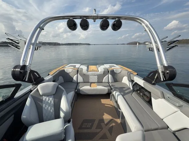 Slide: The Image of MasterCraft XT22 2023 - 13