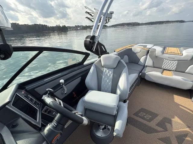 Slide: The Image of MasterCraft XT22 2023 - 14