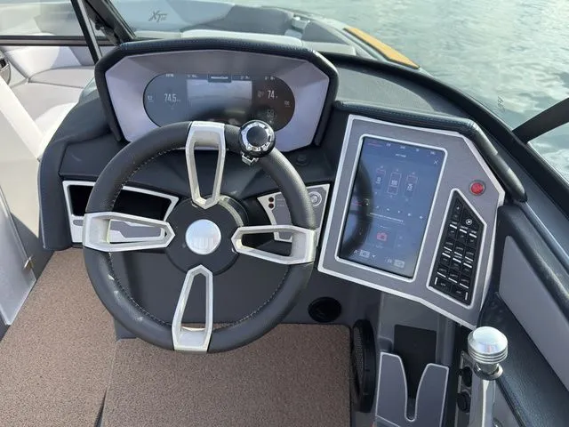 Slide: The Image of MasterCraft XT22 2023 - 16