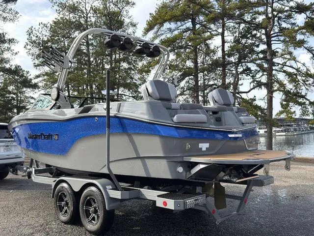 Slide: The Image of MasterCraft XT22 2023 - 4