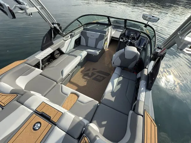 Slide: The Image of MasterCraft XT22 2023 - 7