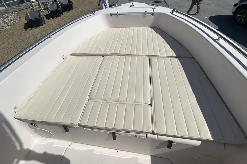 Slide: The Image of 2006 Grady-White Fisherman 222 boat with cushioned bow seating area. - 22