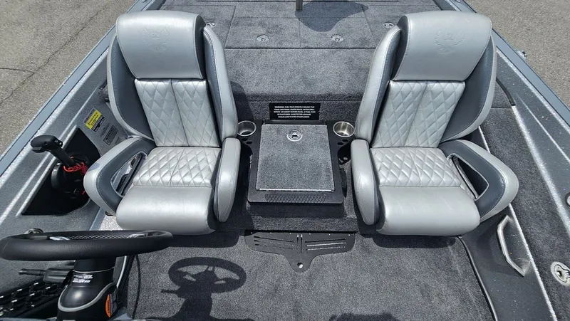 Slide: The Image of Phoenix Bass Boat 721 ZXL 2026 - 17