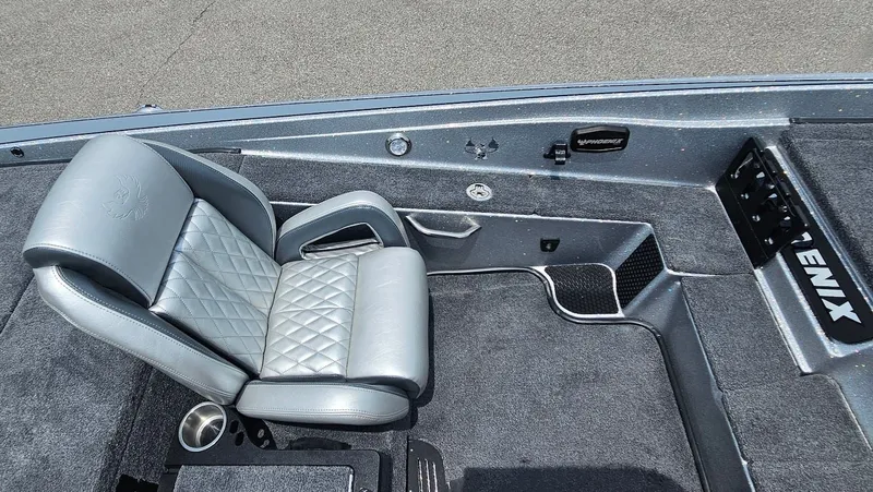 Slide: The Image of Phoenix Bass Boat 721 ZXL 2026 - 20