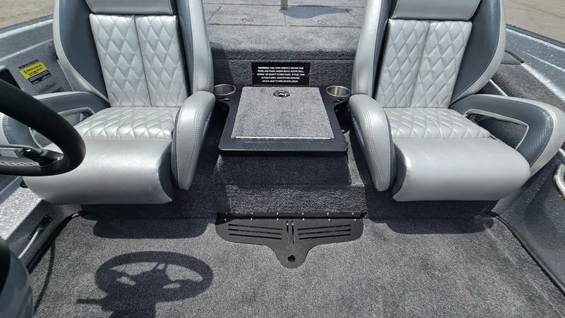 Slide: The Image of Phoenix Bass Boat 721 ZXL 2026 - 21