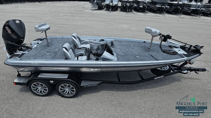 Slide: The Image of Phoenix Bass Boat 721 ZXL 2026 - 32