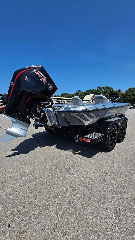 Slide: The Image of Phoenix Bass Boat 721 ZXL 2026 - 35