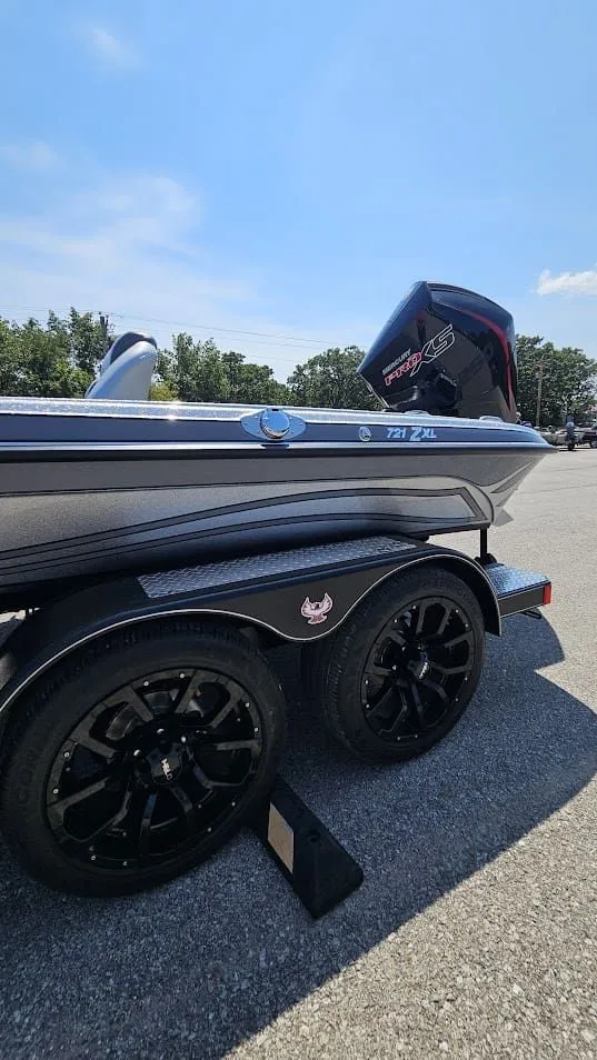 Slide: The Image of Phoenix Bass Boat 721 ZXL 2026 - 38