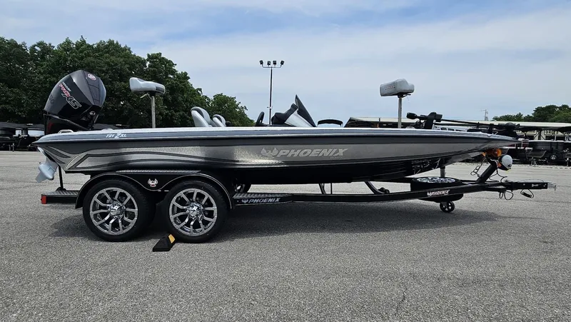 Slide: The Image of Phoenix Bass Boat 721 ZXL 2026 - 4