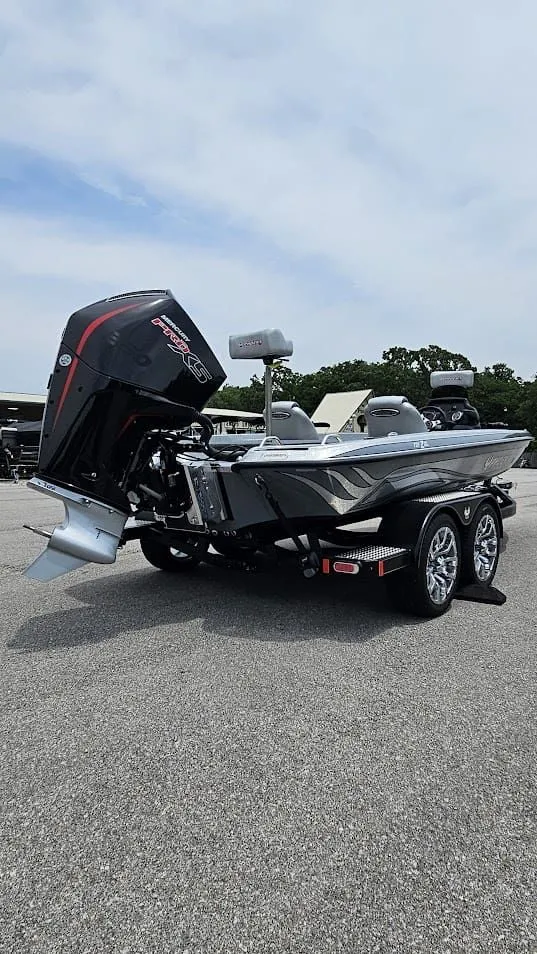 Slide: The Image of Phoenix Bass Boat 721 ZXL 2026 - 6
