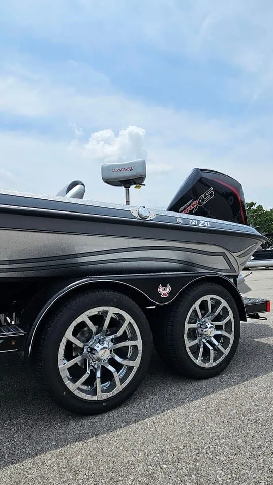 Slide: The Image of Phoenix Bass Boat 721 ZXL 2026 - 9