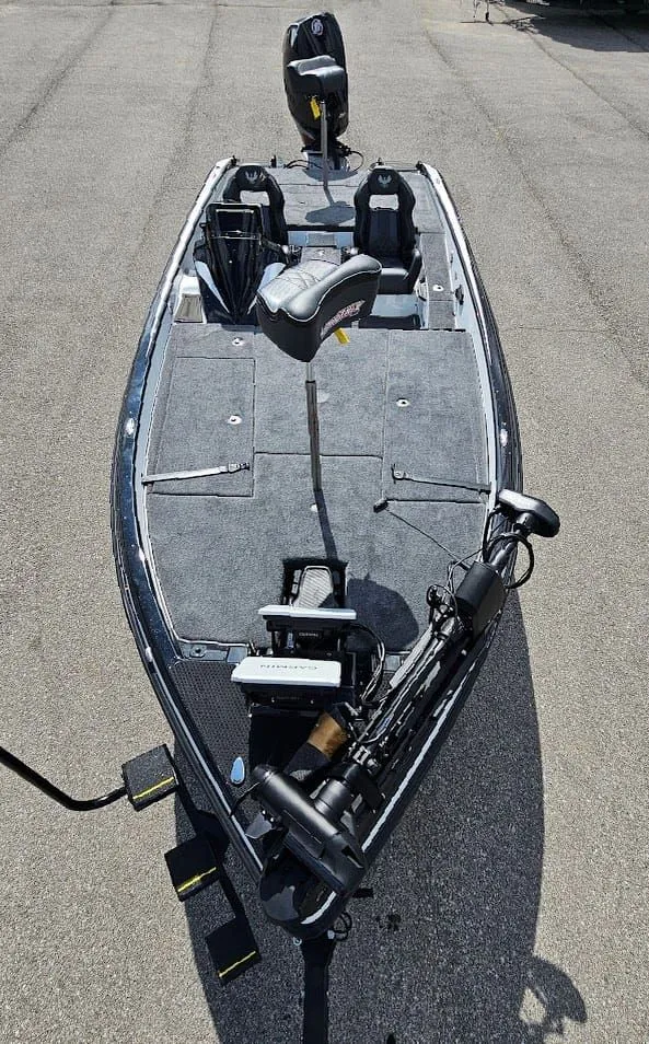 Slide: The Image of Phoenix Bass Boat 21 XE 2026 - 11