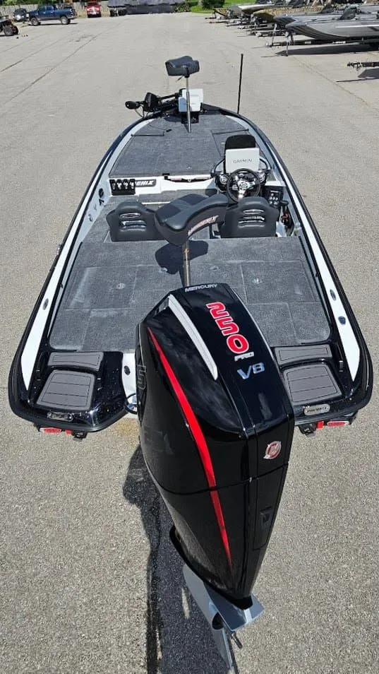 Slide: The Image of Phoenix Bass Boat 21 XE 2026 - 12